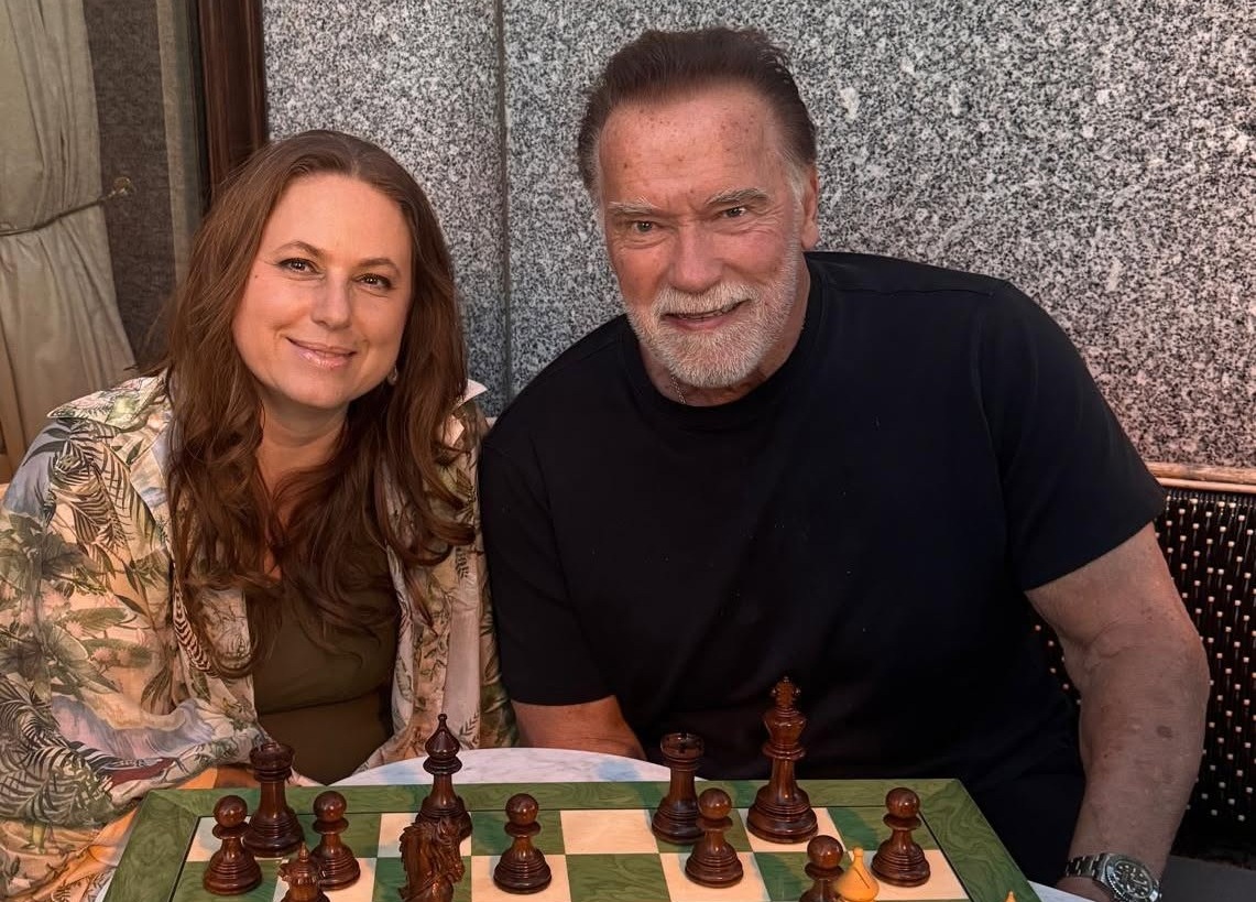 Polgár Judit, Arnold Schwarzenegger playing chess in Budapest
