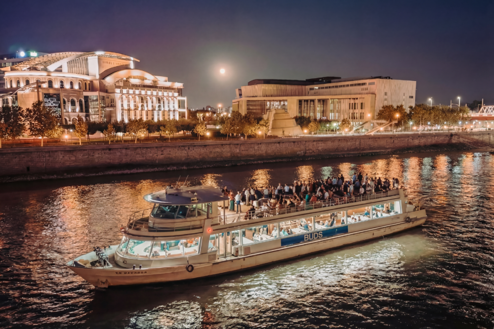 sightseeing cruise budapest